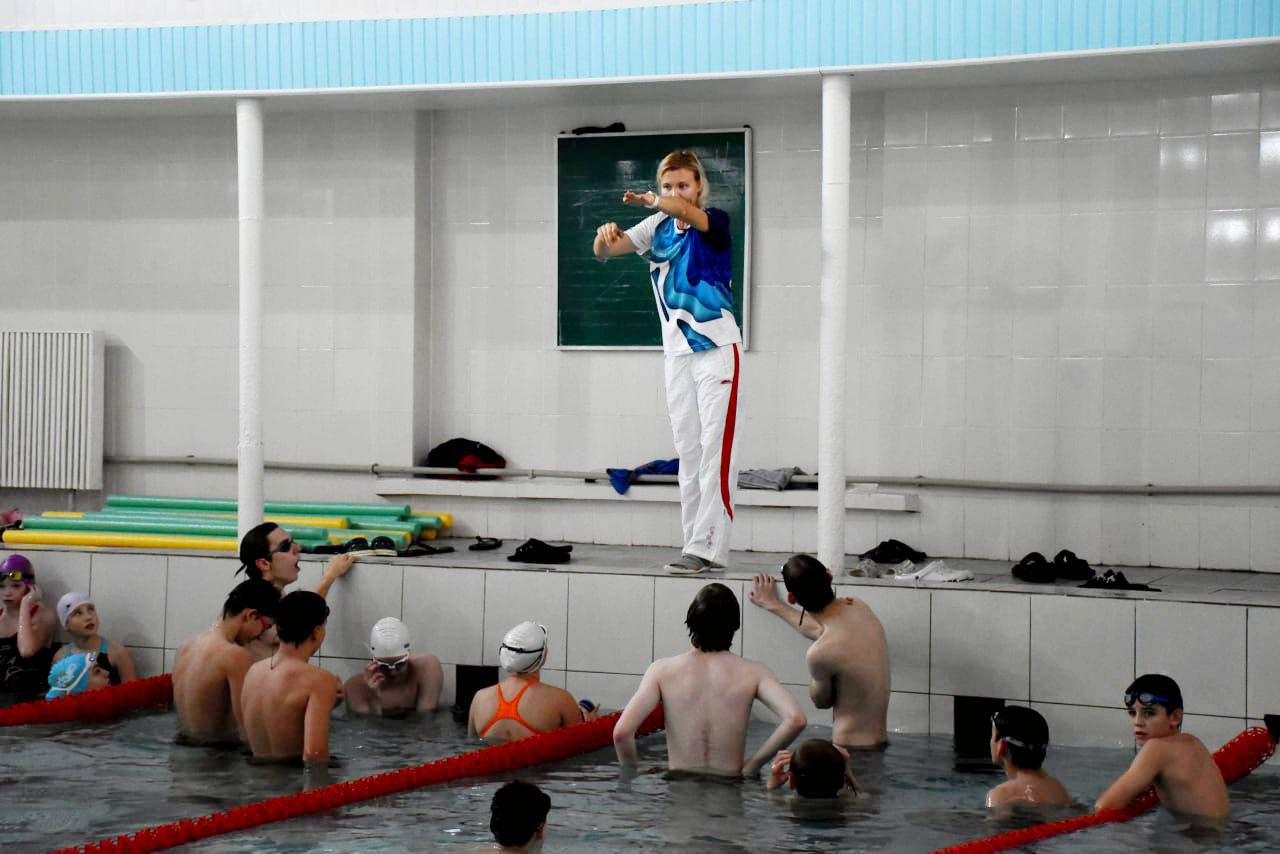 Профессиональные спортсмены по плаванью городов Москвы и Ярославля провели мастер-класс для юных кировчан Профессиональные спортсмены по плаванью городов Москвы и Ярославля провели мастер-класс для юных кировчан