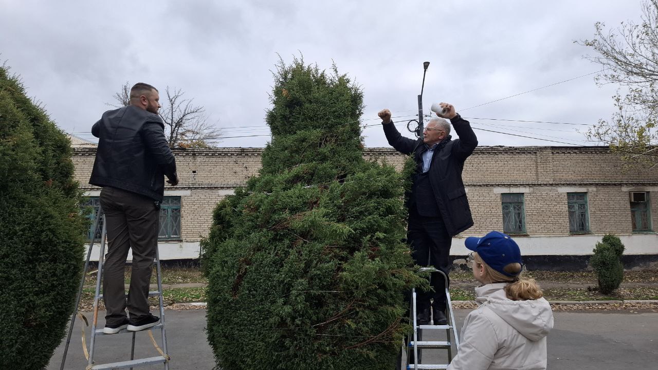 Сегодня по инициативе ВПП "Единая Россия", Председатель Совета депутатов Джан Погодина-Новиков, заместитель Председателя Совета Сергей Квачук совместно с депутатами и аппаратом Совета приняли участие в субботнике возле... Сегодня по инициативе ВПП "Единая Россия", Председатель Совета депутатов Джан Погодина-Новиков, заместитель Председателя Совета Сергей Квачук совместно с депутатами и аппаратом Совета приняли участие в субботнике возле...