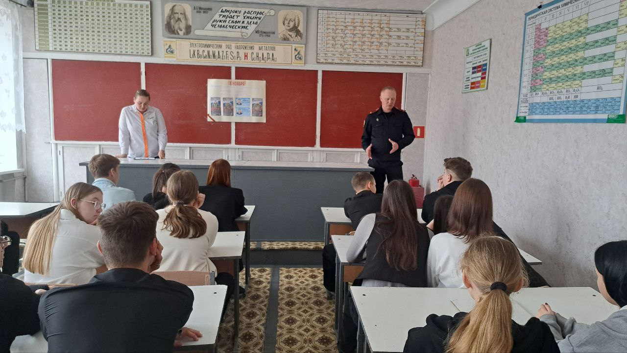 Сегодня в ГБОУ ЛНР " Ровеньковской гимназии имени писателя Н. Трублаини" прошла трогательная и важная лекция-беседа, посвященная памяти погибших сотрудников МВД ЛНР во время выполнения служебного долга Сегодня в ГБОУ ЛНР " Ровеньковской гимназии имени писателя Н. Трублаини" прошла трогательная и важная лекция-беседа, посвященная памяти погибших сотрудников МВД ЛНР во время выполнения служебного долга