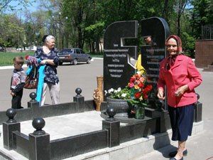 Памятник женщинам, восстанавливающим Ровеньковские шахты Памятник женщинам, восстанавливающим Ровеньковские шахты