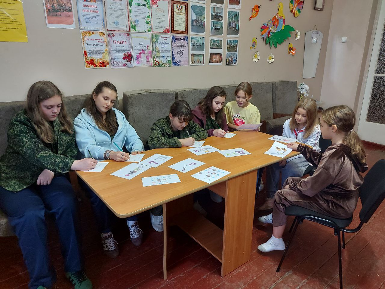 В Доме культуры им. Горького пгт Ясеновский была проведена интерактивная игра «Финансовые ребусы» В Доме культуры им. Горького пгт Ясеновский была проведена интерактивная игра «Финансовые ребусы»