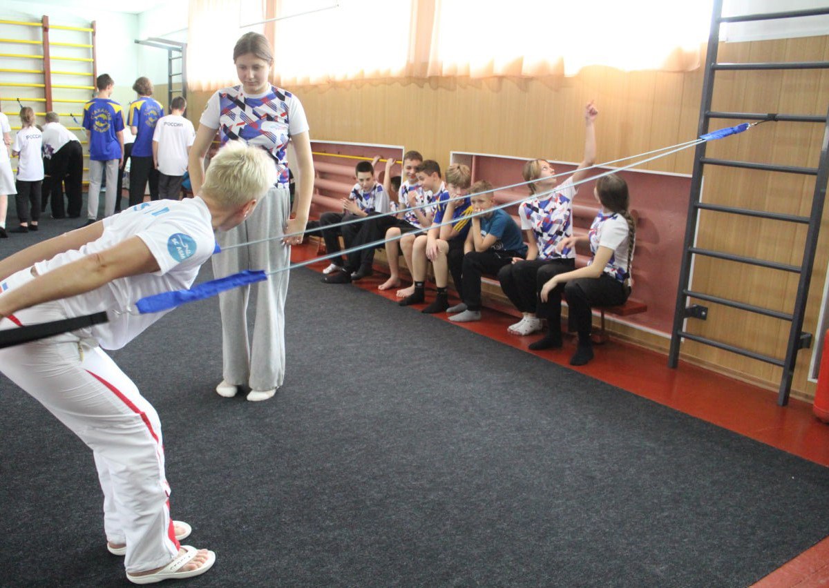 Профессиональные спортсмены по плаванью городов Москвы и Ярославля провели мастер-класс для юных кировчан Профессиональные спортсмены по плаванью городов Москвы и Ярославля провели мастер-класс для юных кировчан