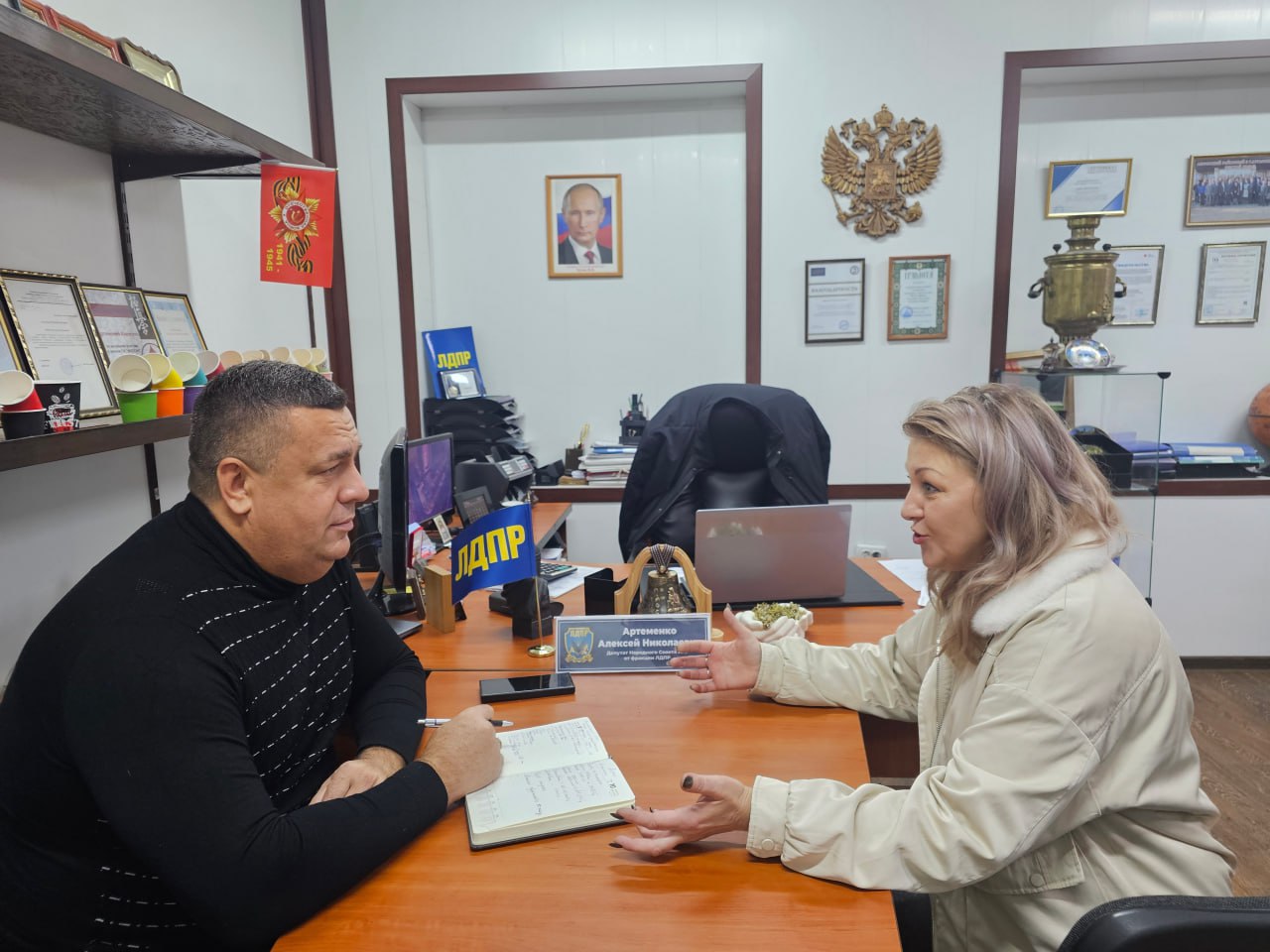 ЛУГАНСК: АКТИВНЫЙ ДИАЛОГ - ЗАЛОГ РЕШЕНИЯ ПРОБЛЕМ ЛУГАНСК: АКТИВНЫЙ ДИАЛОГ - ЗАЛОГ РЕШЕНИЯ ПРОБЛЕМ