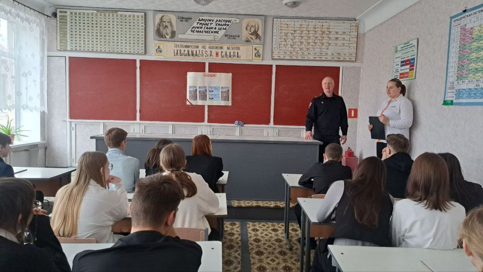 Сегодня в ГБОУ ЛНР " Ровеньковской гимназии имени писателя Н. Трублаини" прошла трогательная и важная лекция-беседа, посвященная памяти погибших сотрудников МВД ЛНР во время выполнения служебного долга Сегодня в ГБОУ ЛНР " Ровеньковской гимназии имени писателя Н. Трублаини" прошла трогательная и важная лекция-беседа, посвященная памяти погибших сотрудников МВД ЛНР во время выполнения служебного долга