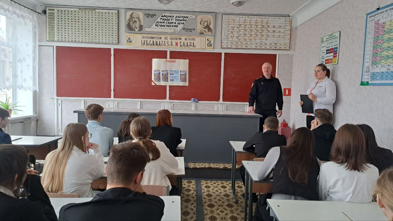 Сегодня в ГБОУ ЛНР " Ровеньковской гимназии имени писателя Н. Трублаини" прошла трогательная и важная лекция-беседа, посвященная памяти погибших сотрудников МВД ЛНР во время выполнения служебного долга Сегодня в ГБОУ ЛНР " Ровеньковской гимназии имени писателя Н. Трублаини" прошла трогательная и важная лекция-беседа, посвященная памяти погибших сотрудников МВД ЛНР во время выполнения служебного долга