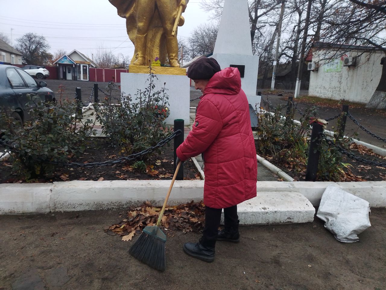 В пгт. Новодарьевка продолжаются работы по благоустройству общественных территорий В пгт. Новодарьевка продолжаются работы по благоустройству общественных территорий