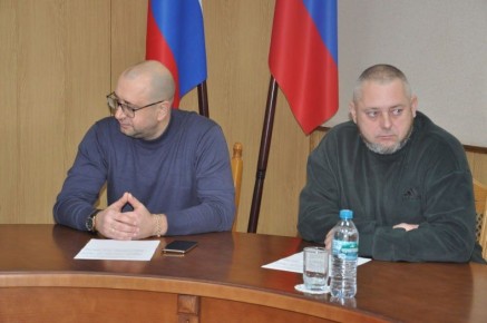 Вторым вопросом стало рассмотрение проекта решения «О досрочном прекращении полномочий депутата Совета муниципального округа муниципальное образование Свердловский муниципальный округ Луганской Народной Республики Белогубова...