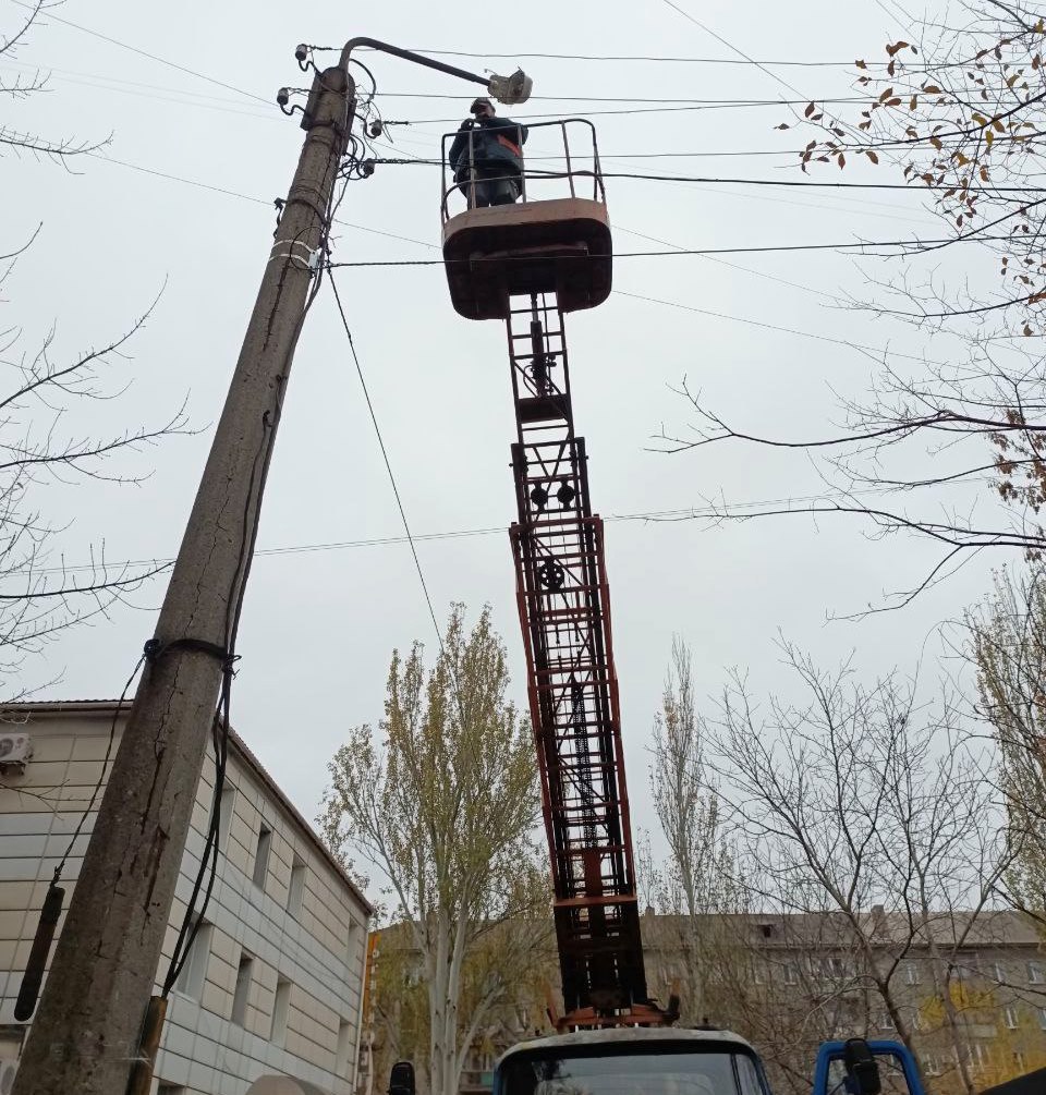 Коммунальные службы проводят работы на территории города Коммунальные службы проводят работы на территории города