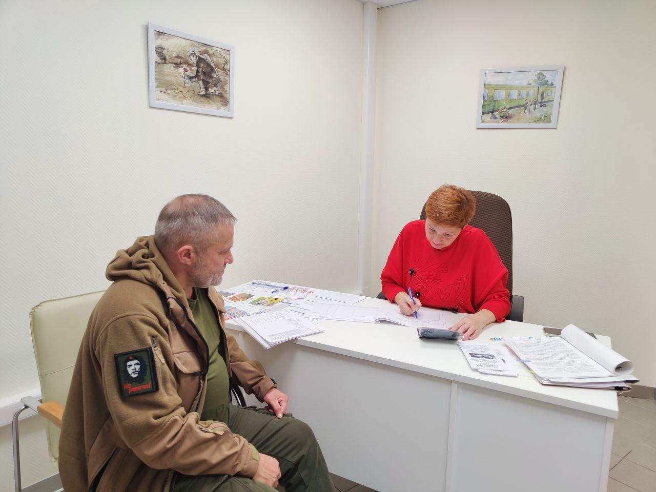 Филиал Фонда «Защитники Отечества» в ЛНР обеспечивает комплексную правовую поддержку ветеранам боевых действий и членам семей погибших Защитников Филиал Фонда «Защитники Отечества» в ЛНР обеспечивает комплексную правовую поддержку ветеранам боевых действий и членам семей погибших Защитников