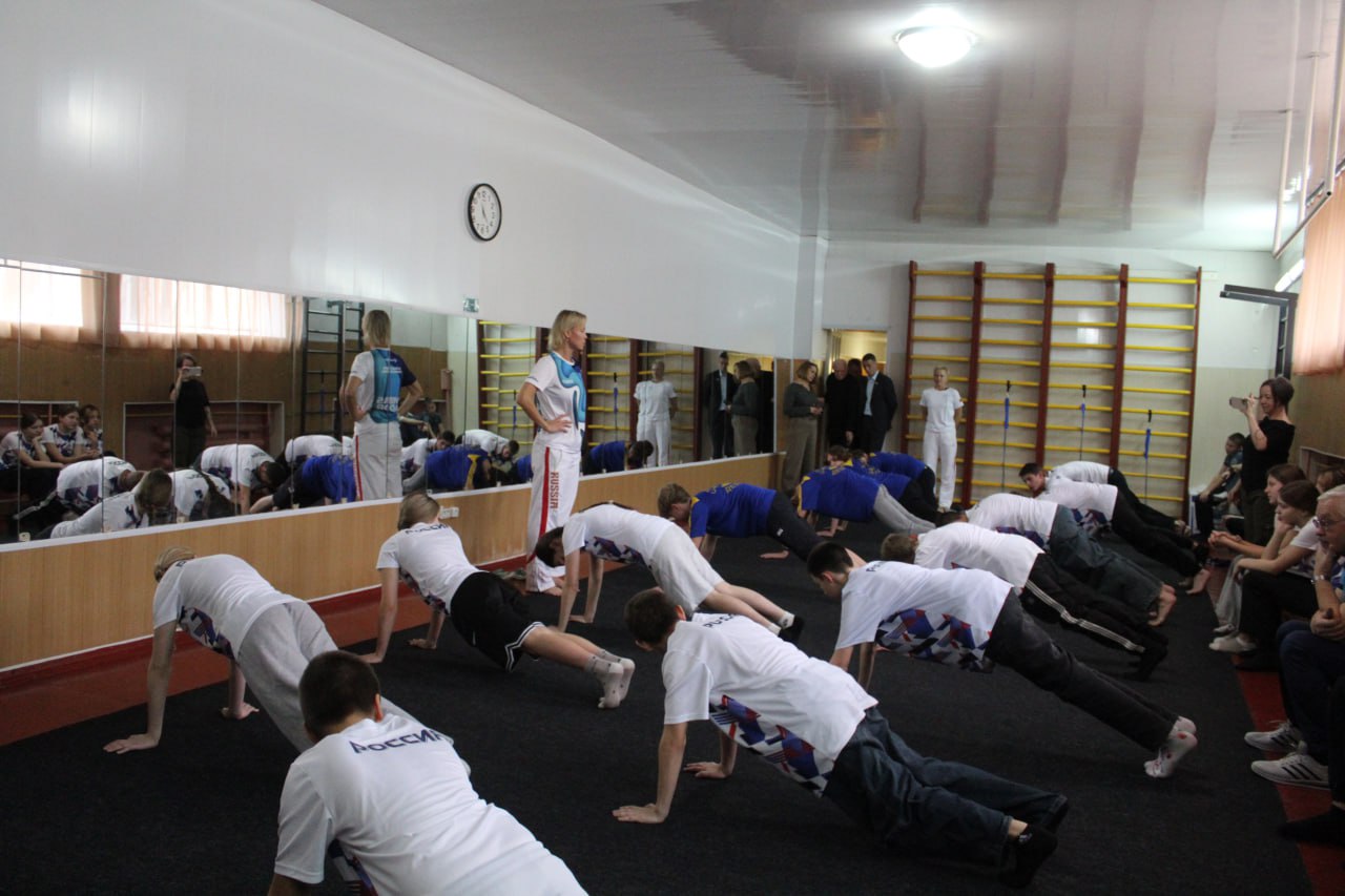 Профессиональные спортсмены по плаванью городов Москвы и Ярославля провели мастер-класс для юных кировчан Профессиональные спортсмены по плаванью городов Москвы и Ярославля провели мастер-класс для юных кировчан