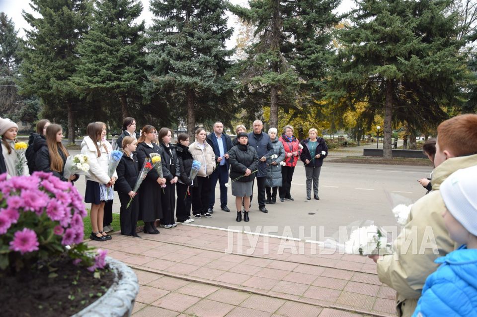 В Славяносербске почтили память Дмитрия Полянского В Славяносербске почтили память Дмитрия Полянского