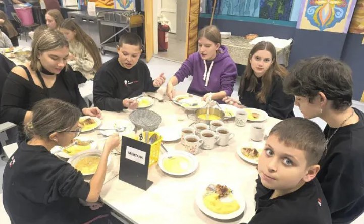 Воспитанники алчевского отделения центра «Возрождение» побывали в лагере «Детская Республика Поленово» Воспитанники алчевского отделения центра «Возрождение» побывали в лагере «Детская Республика Поленово»