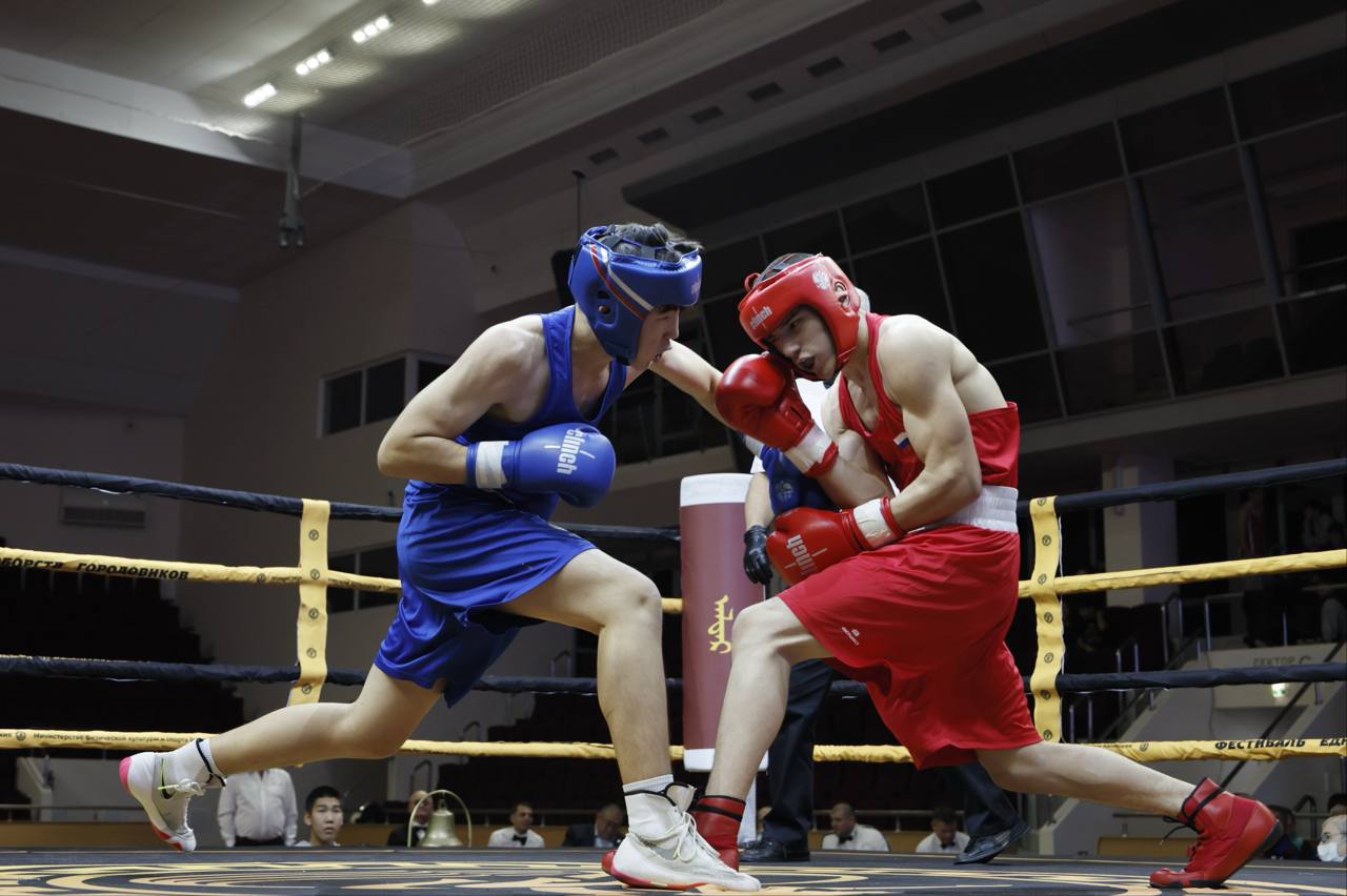 Бату Хасиков. Благодарю Александра Поветкина за внимание к Калмыкии Бату Хасиков. Благодарю Александра Поветкина за внимание к Калмыкии