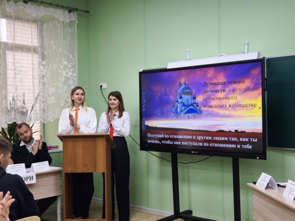 В Кировской средней школе №1 состоялось мероприятие правового брейн-ринга с элементами круглого стола В Кировской средней школе №1 состоялось мероприятие правового брейн-ринга с элементами круглого стола