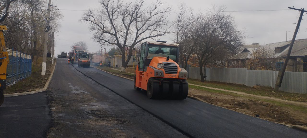 В Краснодоне продолжаются работы по ремонту автомобильных дорог местного значения В Краснодоне продолжаются работы по ремонту автомобильных дорог местного значения