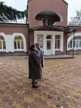 Наталия Жулинская: С рабочим визитом посетила наш ЗАГС, где при поддержке региона-шефа — Ставропольского края — практически завершены масштабные ремонтные работы