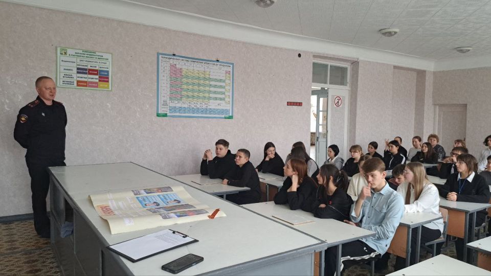 Сегодня в ГБОУ ЛНР " Ровеньковской гимназии имени писателя Н. Трублаини" прошла трогательная и важная лекция-беседа, посвященная памяти погибших сотрудников МВД ЛНР во время выполнения служебного долга Сегодня в ГБОУ ЛНР " Ровеньковской гимназии имени писателя Н. Трублаини" прошла трогательная и важная лекция-беседа, посвященная памяти погибших сотрудников МВД ЛНР во время выполнения служебного долга