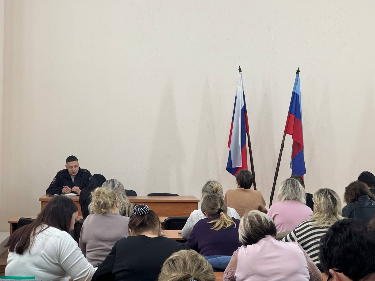 В Краснодоне состоялось рабочее совещание с директорами общеобразовательных учреждений по вопросам организации подвоза детей В Краснодоне состоялось рабочее совещание с директорами общеобразовательных учреждений по вопросам организации подвоза детей