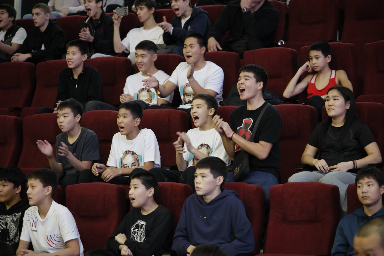 Бату Хасиков. Благодарю Александра Поветкина за внимание к Калмыкии Бату Хасиков. Благодарю Александра Поветкина за внимание к Калмыкии