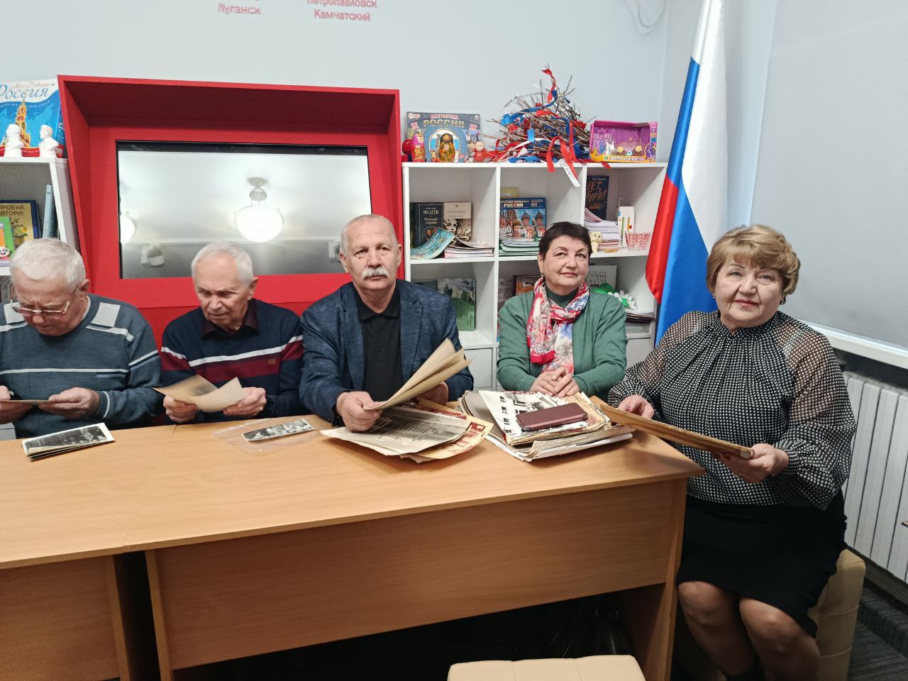 В Антрацитовском историческом музее прошло мероприятие «Вспомним былое», приуроченное ко Дню рассматривания старых фотографий В Антрацитовском историческом музее прошло мероприятие «Вспомним былое», приуроченное ко Дню рассматривания старых фотографий