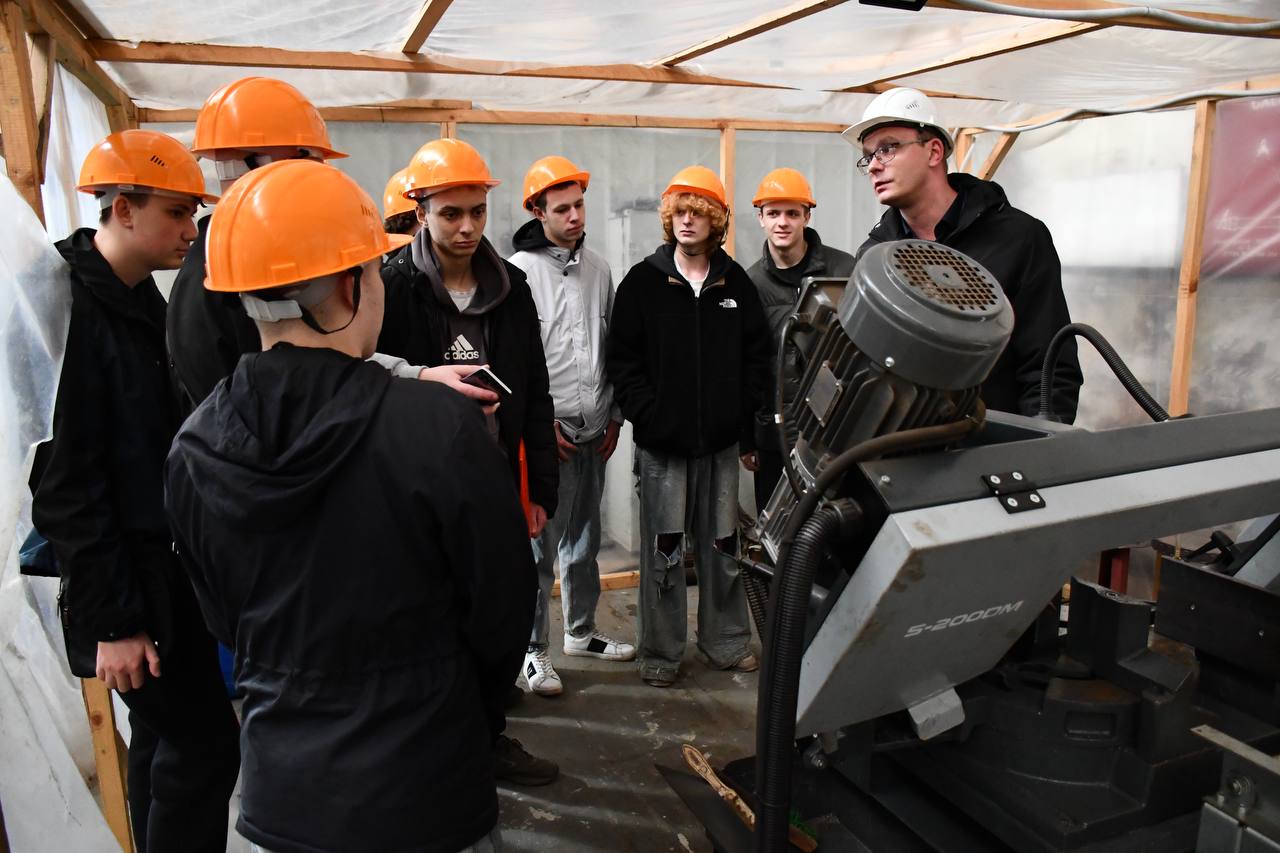 Константин Бутримов: СТУДЕНТЫ КОЛЛЕДЖА ПОБЫВАЛИ НА ЗАВОДЕ «ЛУГАМАШ» Константин Бутримов: СТУДЕНТЫ КОЛЛЕДЖА ПОБЫВАЛИ НА ЗАВОДЕ «ЛУГАМАШ»