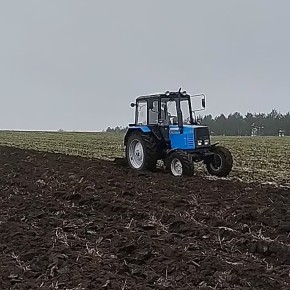В Старобельском муниципальном округе продолжается зяблевая обработка почвы