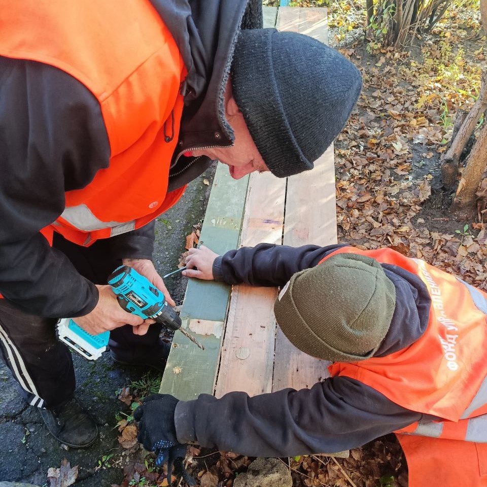 Брянковский филиал НКО «Единый региональный фонд по управлению МКД на территории ЛНР» продолжает плановую работу по благоустройству придомовых территорий Брянковский филиал НКО «Единый региональный фонд по управлению МКД на территории ЛНР» продолжает плановую работу по благоустройству придомовых территорий
