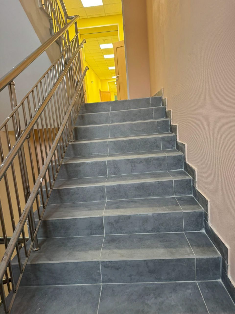 Подрядчики из Башкортостана завершили капремонт 3-го этажа Краснолучской школы № 7