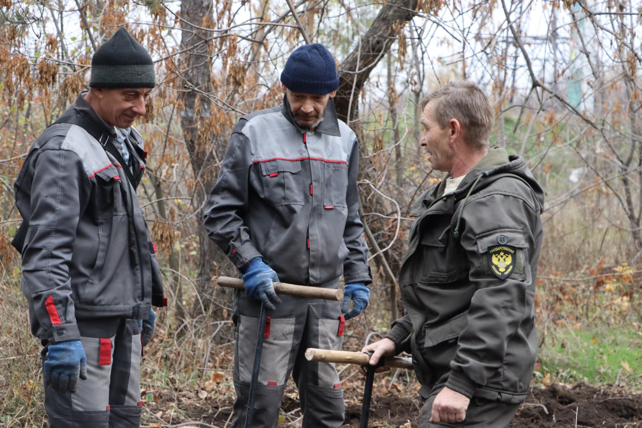 Стаханов вновь присоединился к всероссийской акции «Сохраним лес» Стаханов вновь присоединился к всероссийской акции «Сохраним лес»
