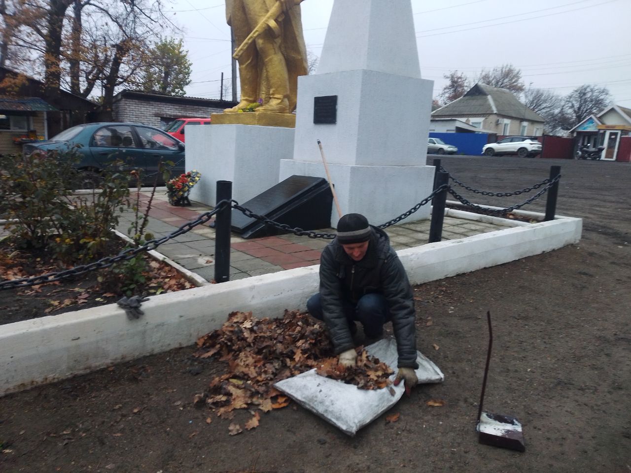 В пгт. Новодарьевка продолжаются работы по благоустройству общественных территорий В пгт. Новодарьевка продолжаются работы по благоустройству общественных территорий