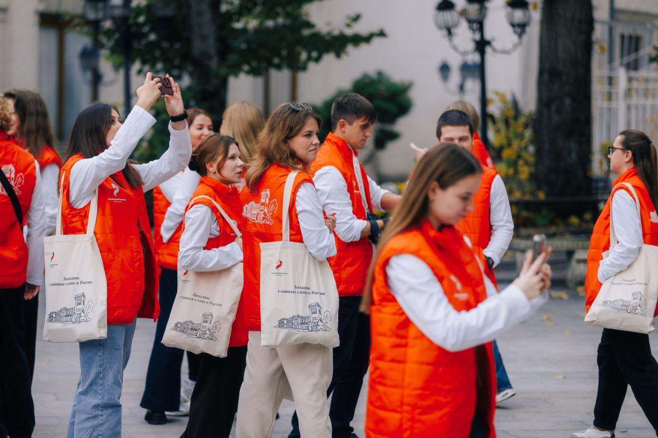 Студенты Брянковского колледжа ЛГПУ завершили свою насыщенную поездку на форум «Ливадия: Главные слова о России» Студенты Брянковского колледжа ЛГПУ завершили свою насыщенную поездку на форум «Ливадия: Главные слова о России»