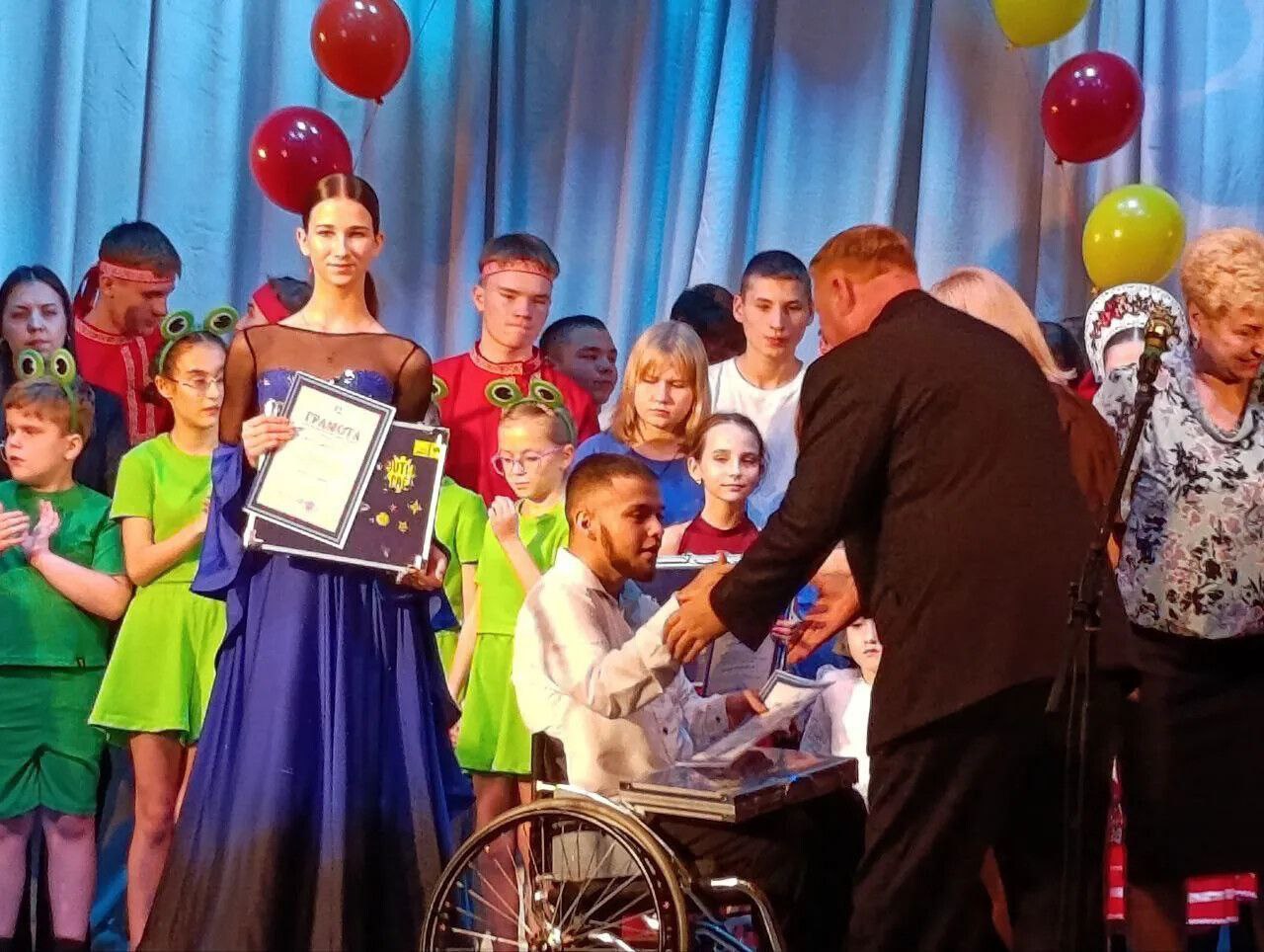 Воспитанники Центра «Возрождение» стали участниками фестиваля детского инклюзивного творчества Воспитанники Центра «Возрождение» стали участниками фестиваля детского инклюзивного творчества