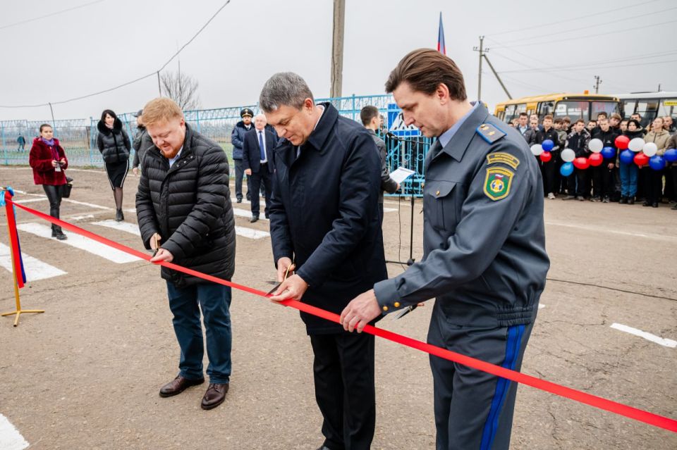 Леонид Пасечник: Открыли первый среди новых регионов современный учебный трактородром на базе Новосветловского аграрного колледжа Леонид Пасечник: Открыли первый среди новых регионов современный учебный трактородром на базе Новосветловского аграрного колледжа