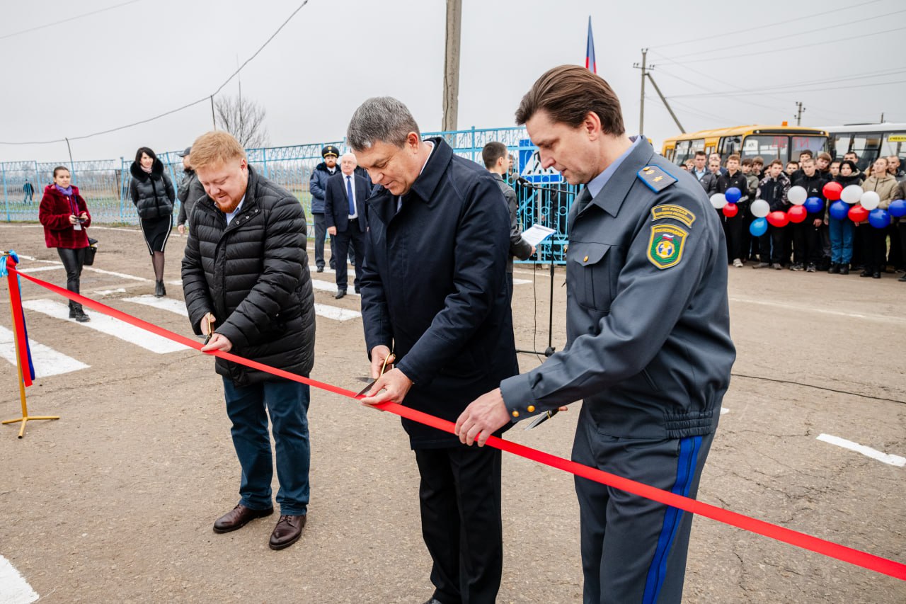 Леонид Пасечник: Открыли первый среди новых регионов современный учебный трактородром на базе Новосветловского аграрного колледжа Леонид Пасечник: Открыли первый среди новых регионов современный учебный трактородром на базе Новосветловского аграрного колледжа