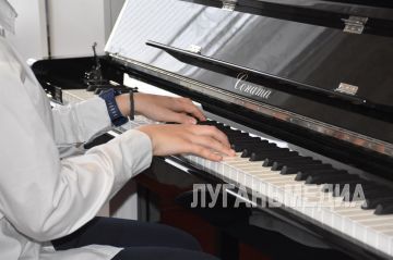 Новосветловская школа искусств получила новые инструменты