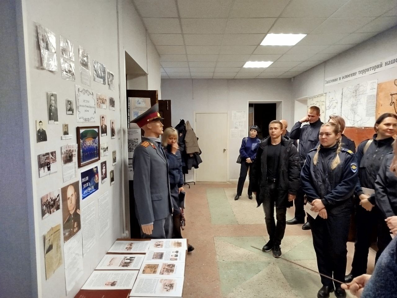 В Новоайдарском музее открылась выставка, посвященная тем, кто стоит на страже закона В Новоайдарском музее открылась выставка, посвященная тем, кто стоит на страже закона