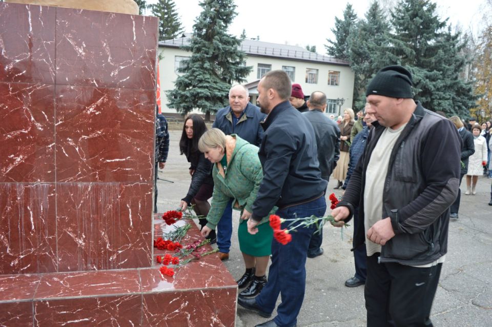 В Белокуракинском муниципальном округе состоялся митинг, приуроченный к празднованию Октябрьской революции В Белокуракинском муниципальном округе состоялся митинг, приуроченный к празднованию Октябрьской революции
