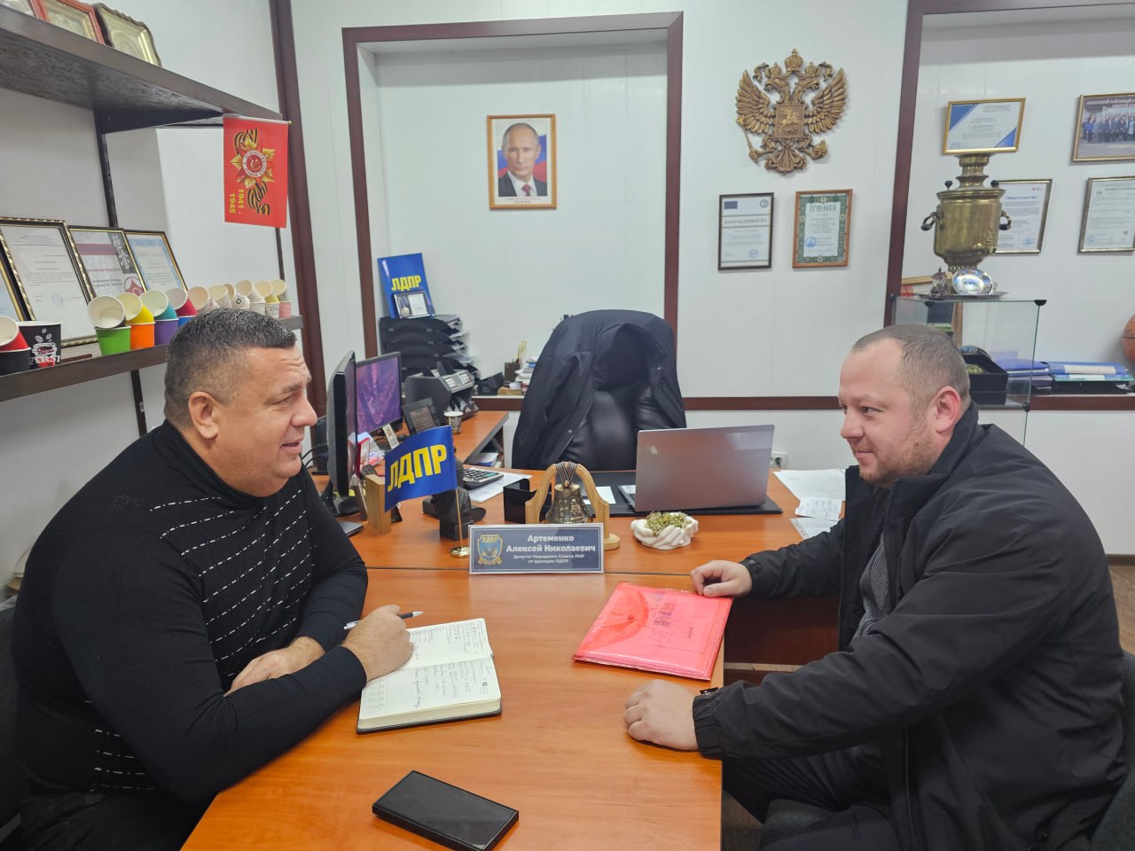 ЛУГАНСК: АКТИВНЫЙ ДИАЛОГ - ЗАЛОГ РЕШЕНИЯ ПРОБЛЕМ ЛУГАНСК: АКТИВНЫЙ ДИАЛОГ - ЗАЛОГ РЕШЕНИЯ ПРОБЛЕМ