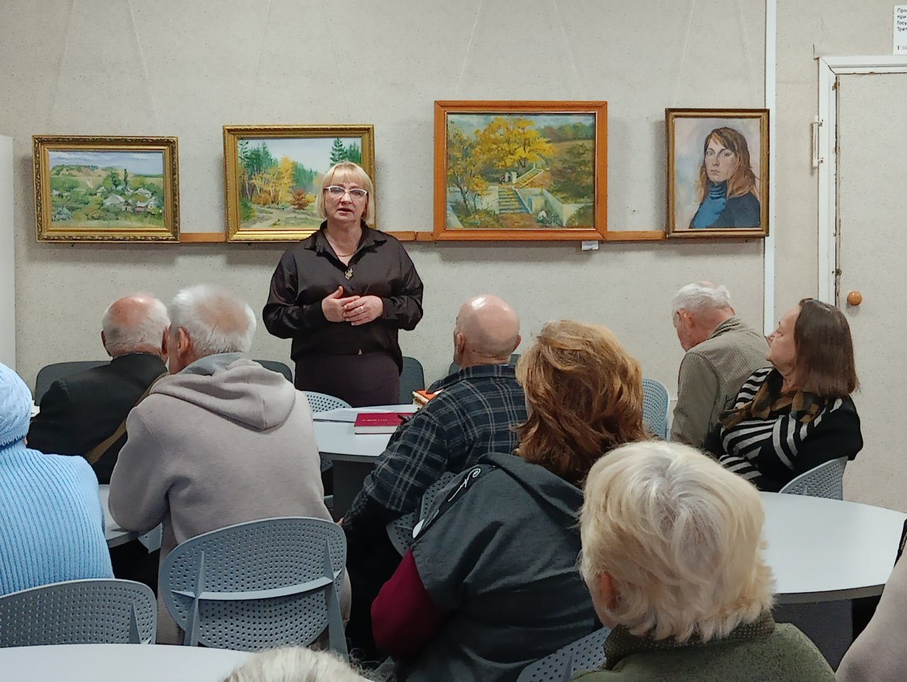 В Кировском историко-художественном музее состоялась экскурсия по выставке кировских художников Аллы Дукиной и Татьяны Машталенко