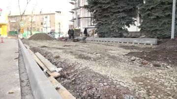 Продолжается благоустройство территории у ДК имени «Молодой Гвардии»