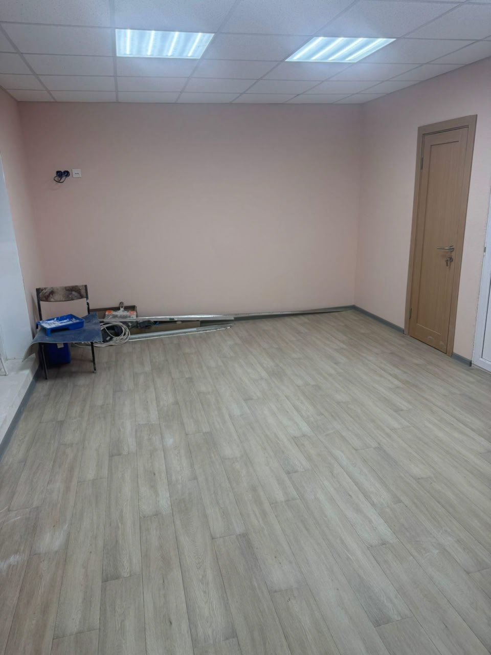 Подрядчики из Башкортостана завершили капремонт 3-го этажа Краснолучской школы № 7 Подрядчики из Башкортостана завершили капремонт 3-го этажа Краснолучской школы № 7