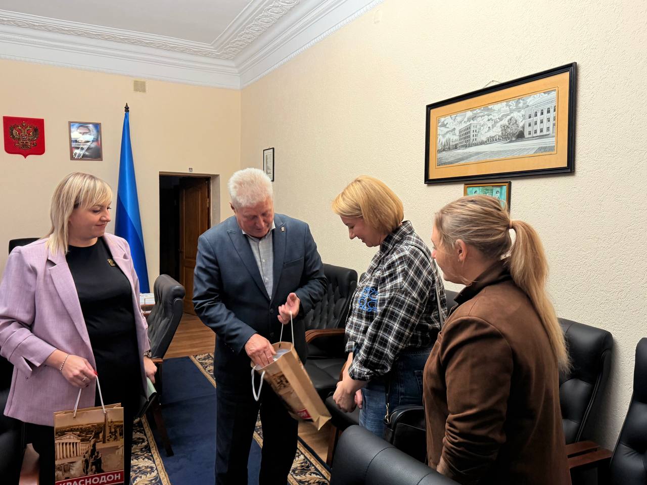 Сергей Козенко: Встретился с директором департамента общественных связей Тюменской области Ириной Широковой, которая посетила Краснодон в рамках рабочего визита Сергей Козенко: Встретился с директором департамента общественных связей Тюменской области Ириной Широковой, которая посетила Краснодон в рамках рабочего визита