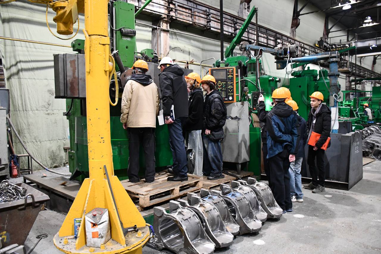 Константин Бутримов: СТУДЕНТЫ КОЛЛЕДЖА ПОБЫВАЛИ НА ЗАВОДЕ «ЛУГАМАШ» Константин Бутримов: СТУДЕНТЫ КОЛЛЕДЖА ПОБЫВАЛИ НА ЗАВОДЕ «ЛУГАМАШ»