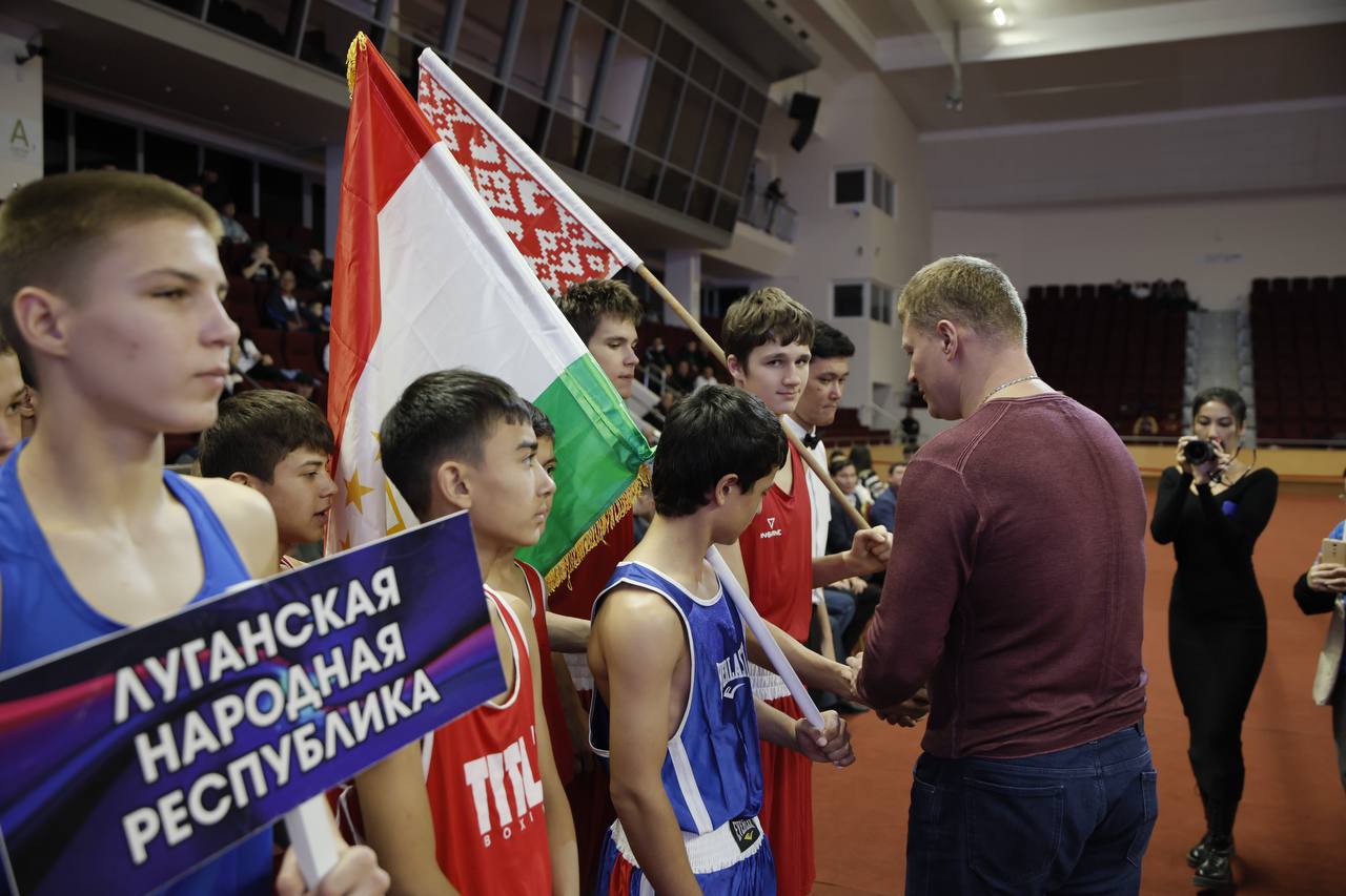Бату Хасиков. Благодарю Александра Поветкина за внимание к Калмыкии Бату Хасиков. Благодарю Александра Поветкина за внимание к Калмыкии