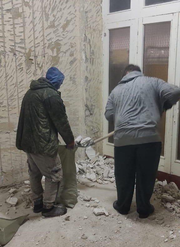В Марковском районном доме культуры приступили к заливке новых полов В Марковском районном доме культуры приступили к заливке новых полов