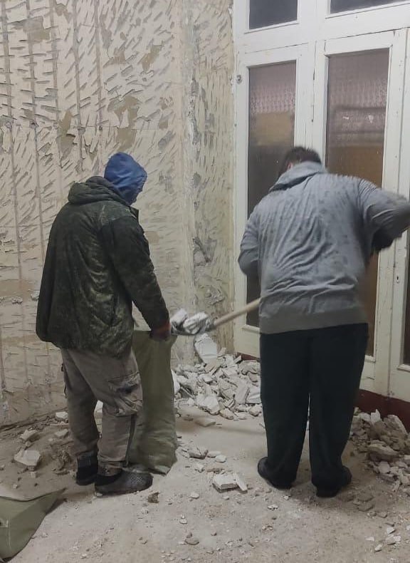 В Марковском районном доме культуры приступили к заливке новых полов В Марковском районном доме культуры приступили к заливке новых полов