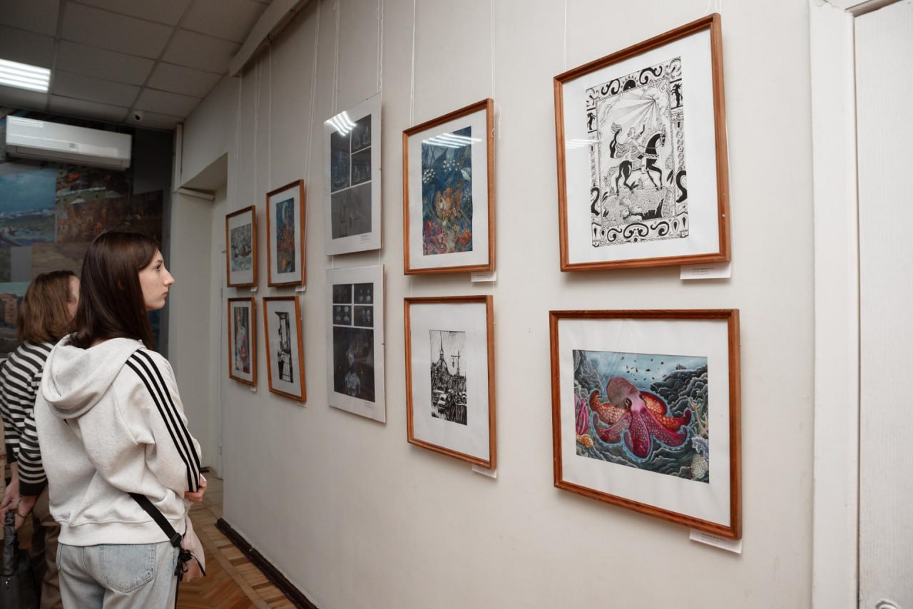 В Луганске открылась выставка, посвящённая 80-летию Луганской детской художественной школы В Луганске открылась выставка, посвящённая 80-летию Луганской детской художественной школы