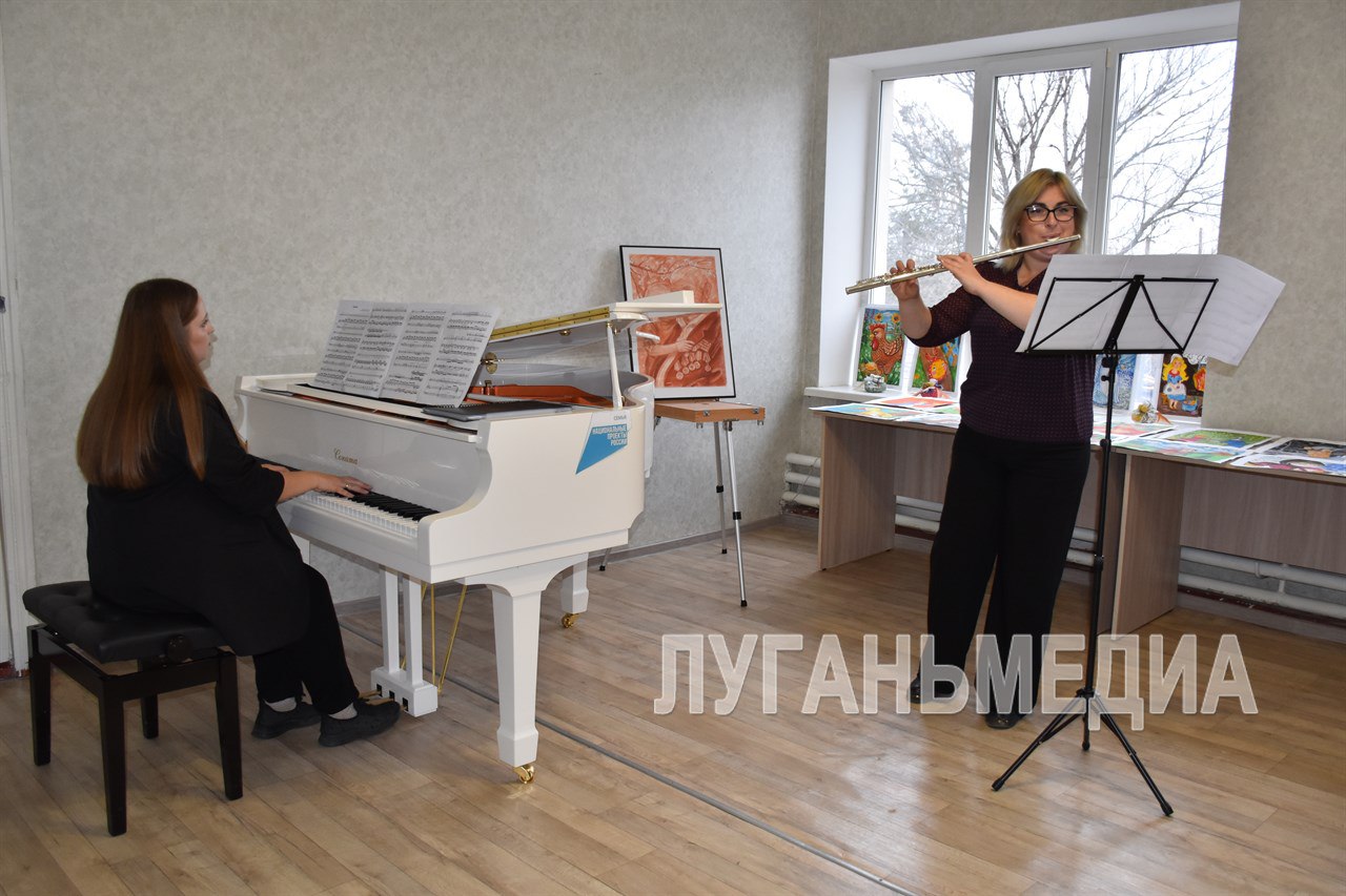 Новосветловская школа искусств получила новые инструменты Новосветловская школа искусств получила новые инструменты