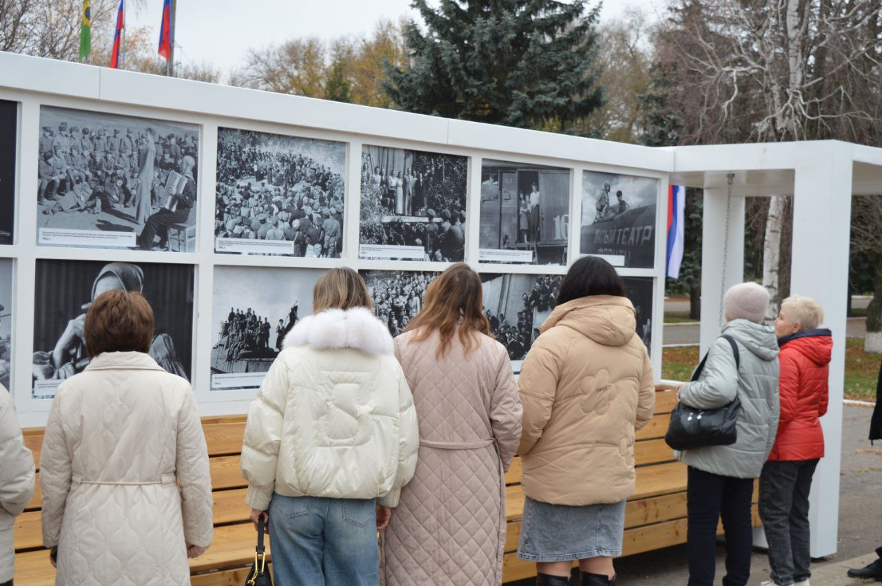 В посёлке Белокуракино состоялось торжественное открытие арт-объекта "Театральная площадь" В посёлке Белокуракино состоялось торжественное открытие арт-объекта "Театральная площадь"