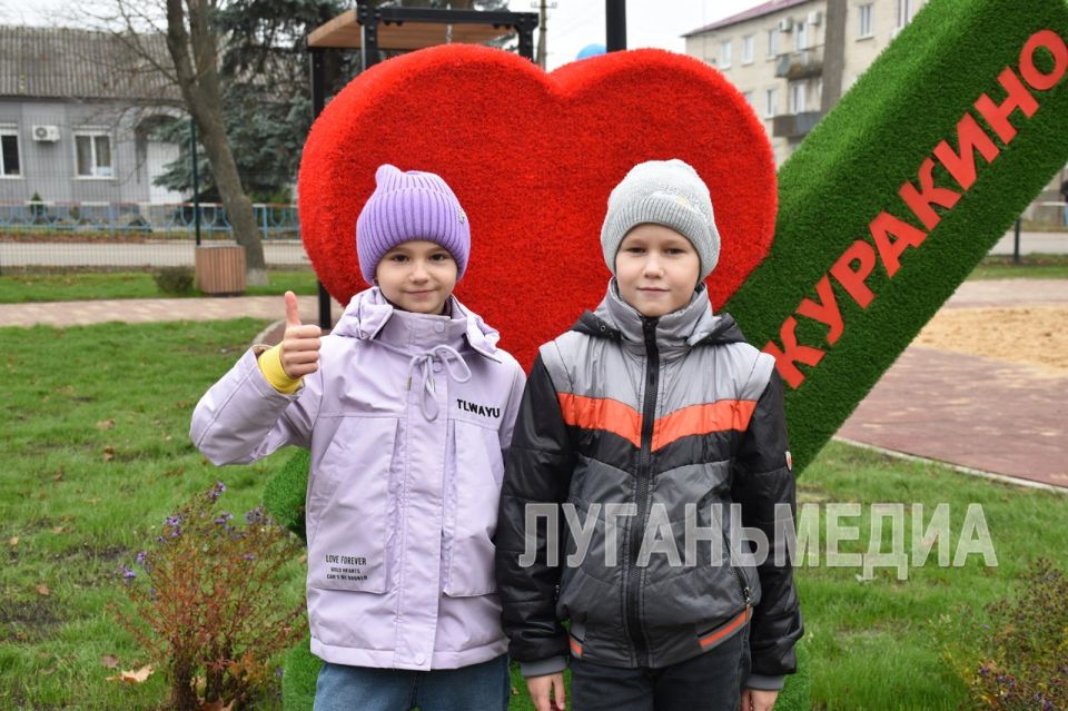 В Белокуракино открыли новую досуговую площадку В Белокуракино открыли новую досуговую площадку